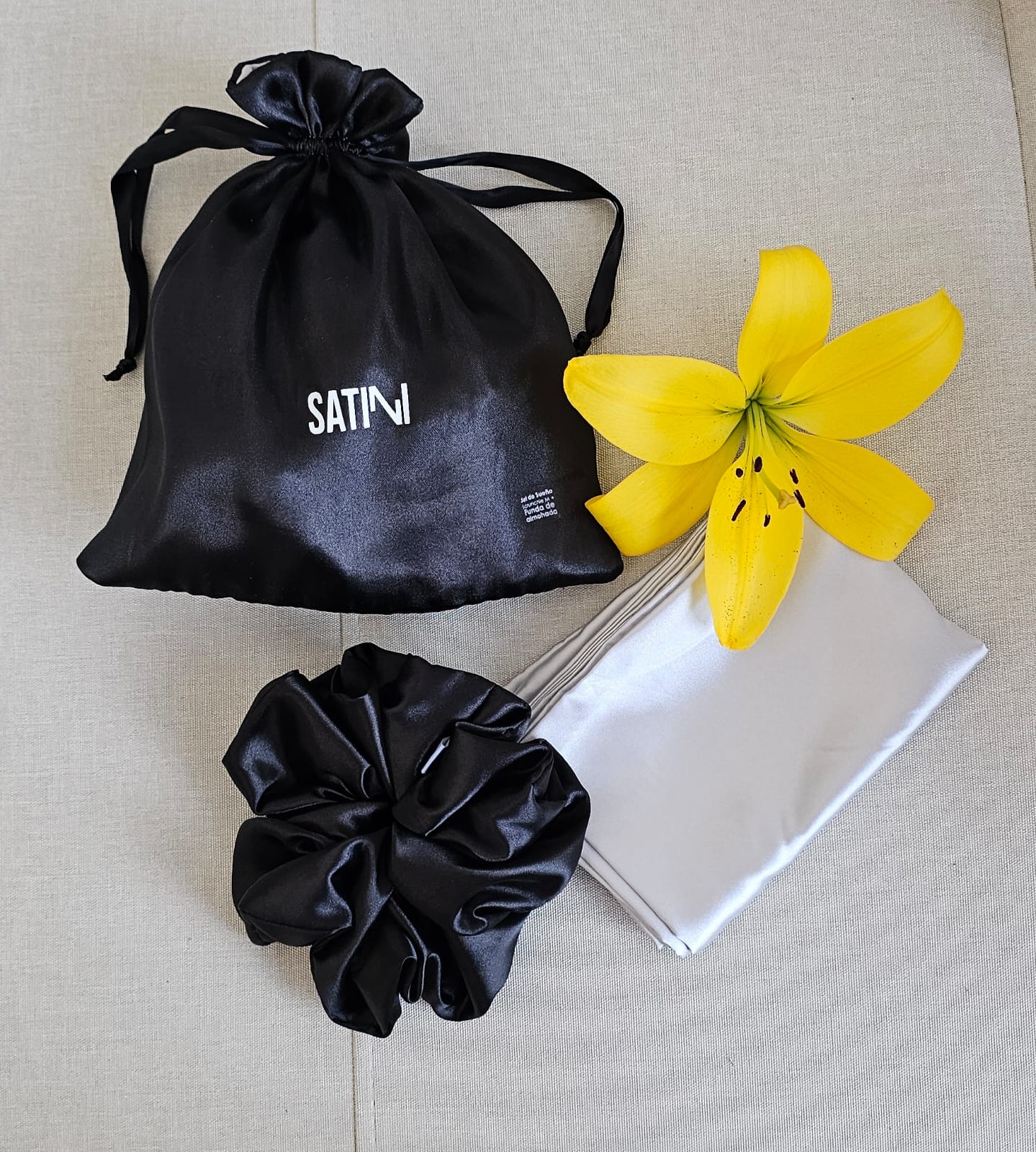 Set de Sueño: Funda de almohada en seda + Scrunchie mediano + Bolsa de lujo